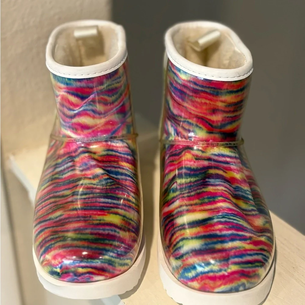 UGG Pixilate Mini Classic Boot Girl’s Sz 5 Multi-Color/Clear Rain Snow Boots